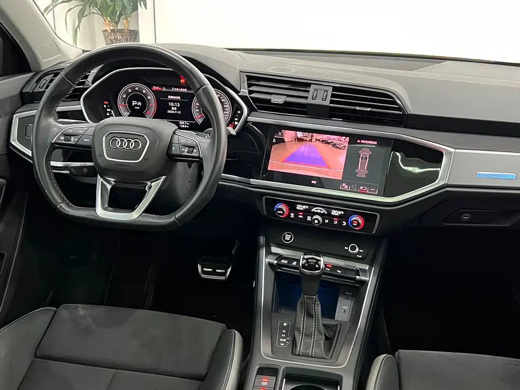 Audi Q3 2022 40 TFSI fashionable and dynamic купить на сайте DeffCars
