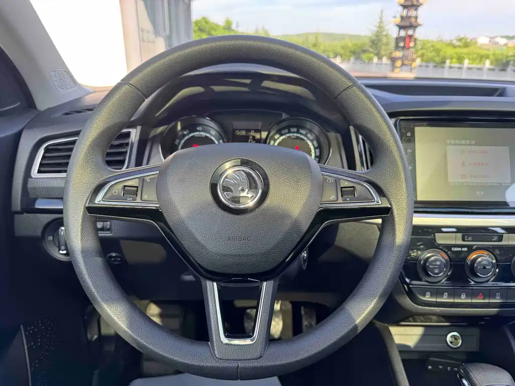 Komic 2023 facelift GT 1.5L automatic premium version купить на сайте DeffCars