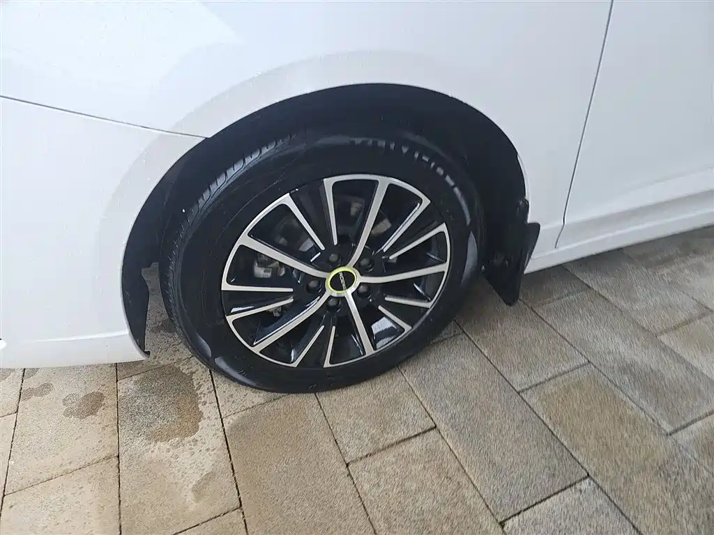 Roewe i5 2021 1.5L CVT Platinum Edition купить на сайте DeffCars