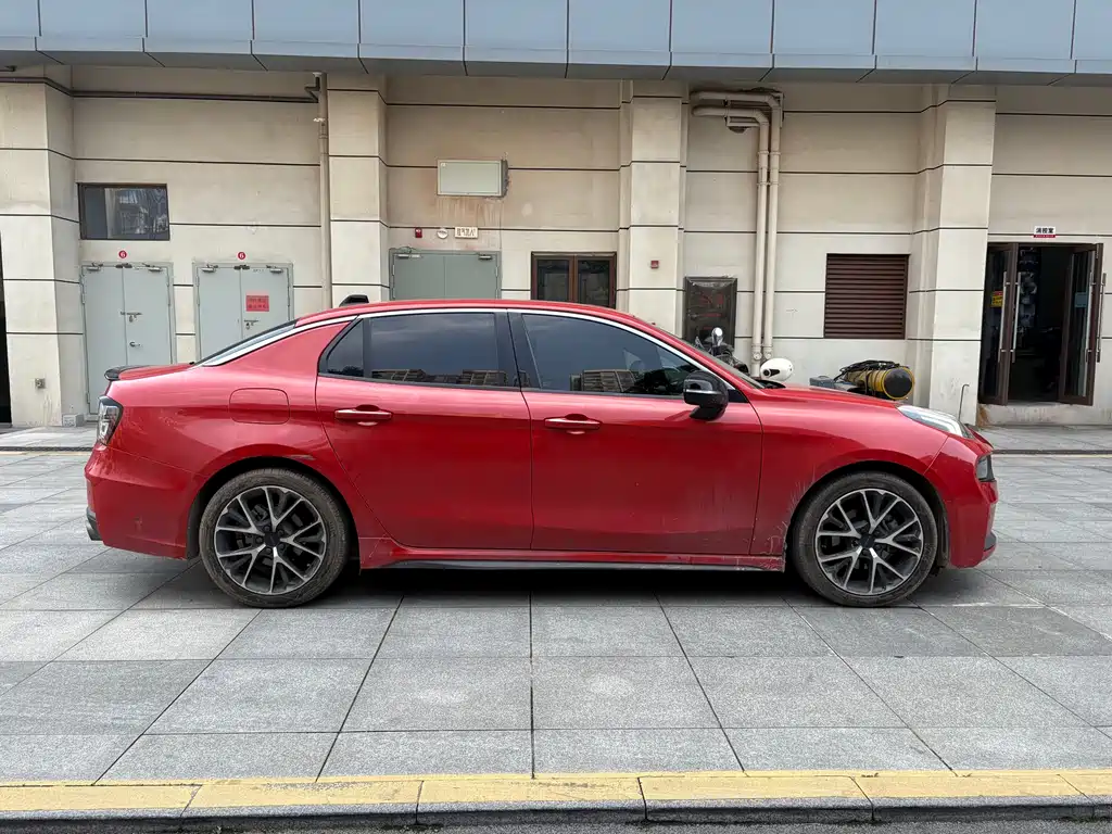 Lynk & Co 03 2019 1.5TD DCT version National VI купить на сайте DeffCars