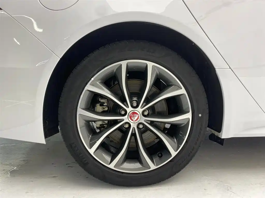 Jaguar XFL 2022 XFL 2.0T P250 two-wheel drive elite sports version купить на сайте DeffCars