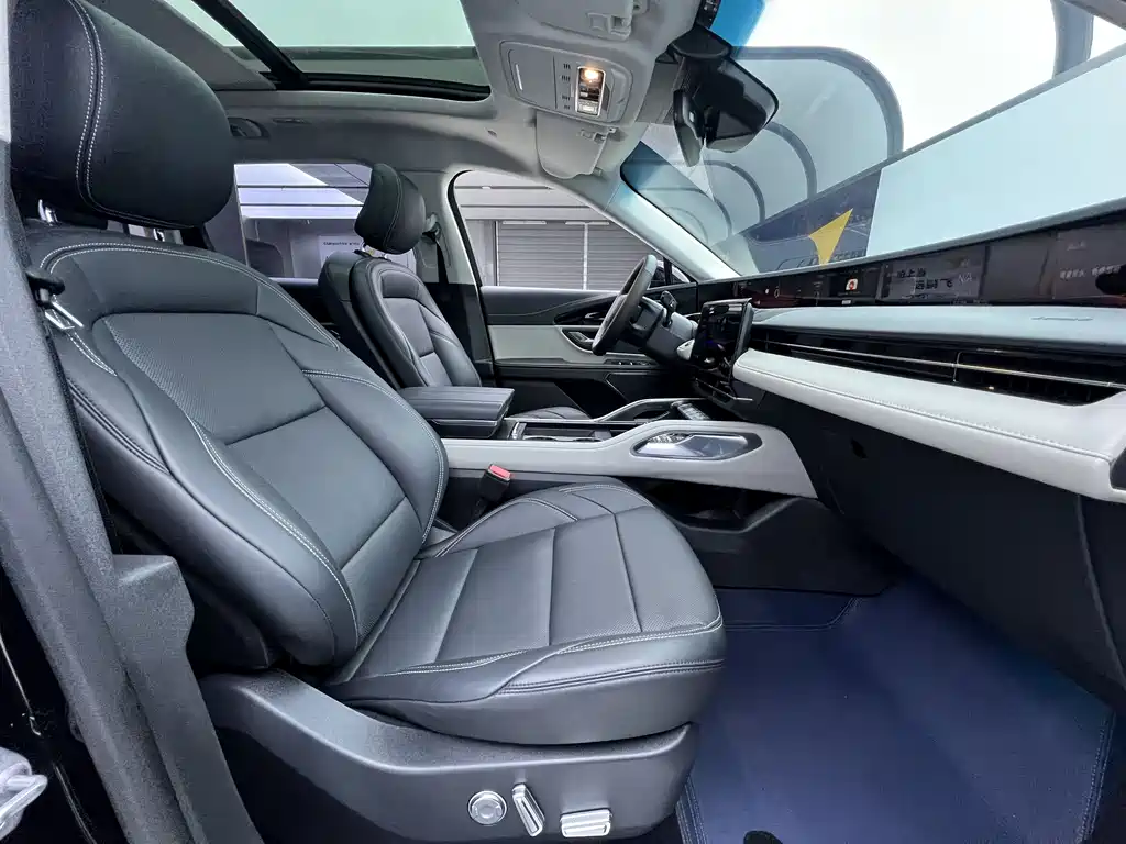 Voyager 2025 2.0T four-wheel drive Zunyi hybrid version купить на сайте DeffCars