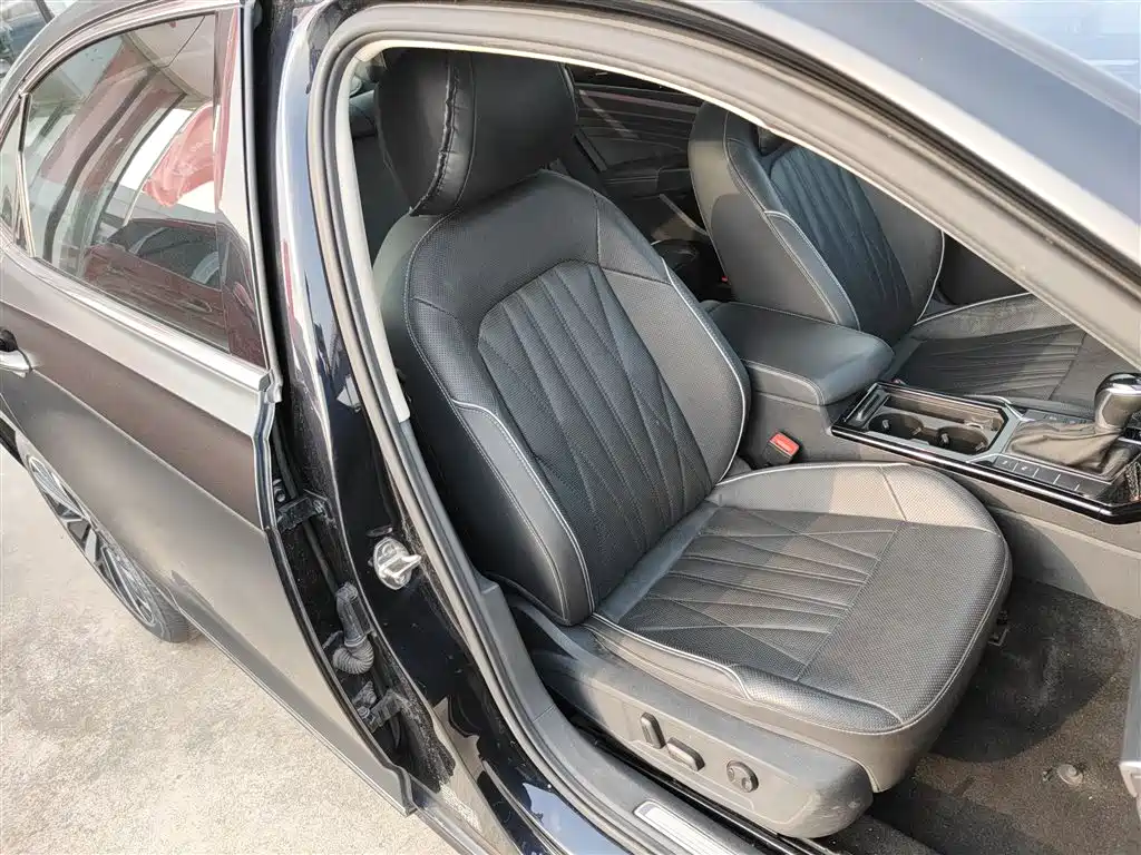 Passat 2022 330TSI Starry Sky Deluxe Edition купить на сайте DeffCars