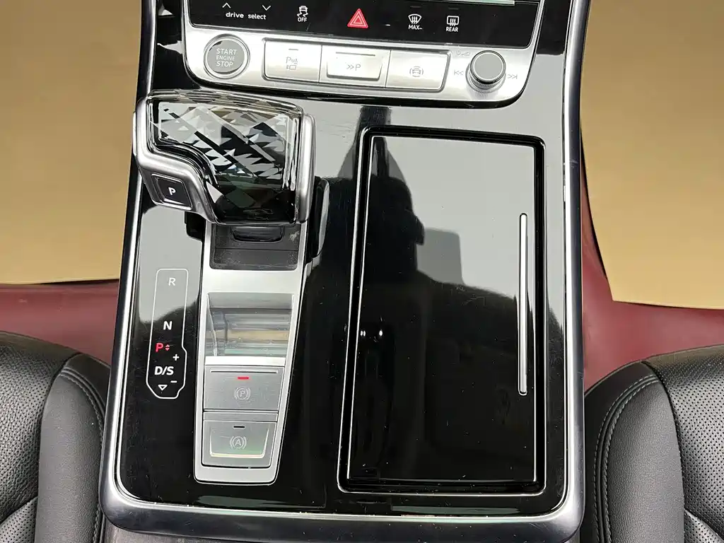 Audi Q8 2024 55 TFSI luxury and dynamic model купить на сайте DeffCars