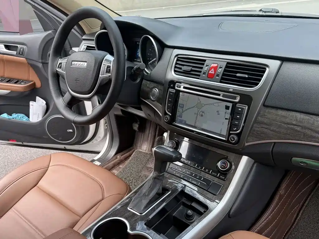 Haval H8 2015 2.0T two-wheel drive elite model купить на сайте DeffCars