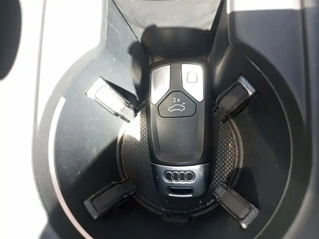 Audi A4L 2019 40 TFSI Fashion Type National VI купить на сайте DeffCars