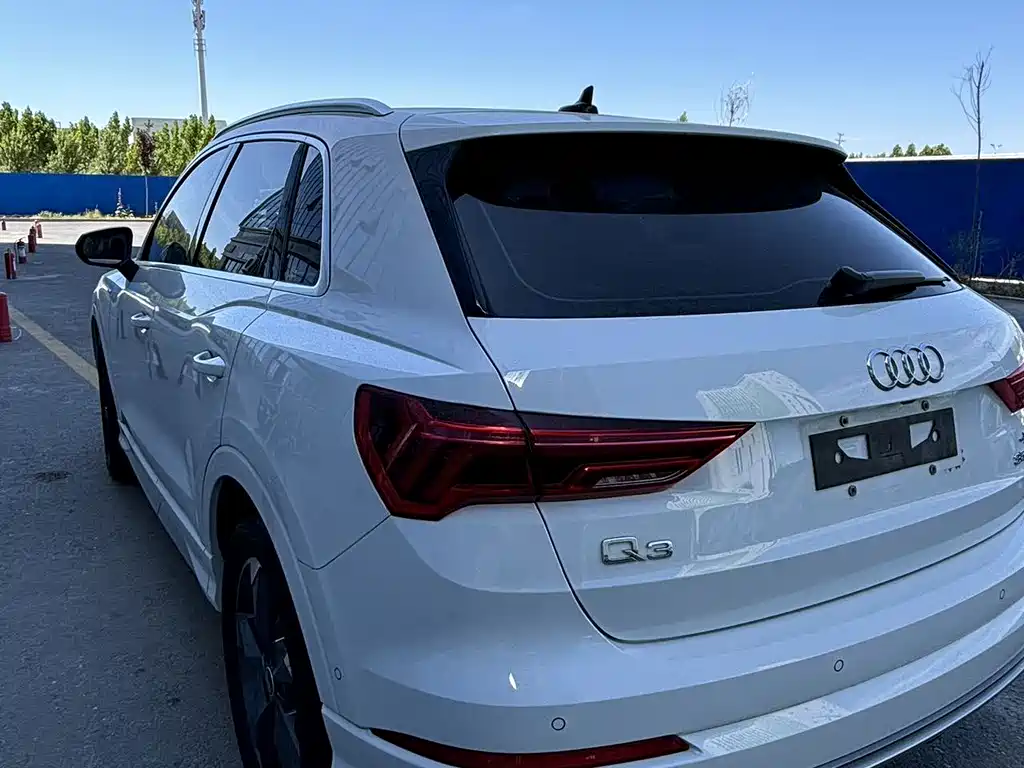 Audi Q3 2022 35 TFSI Fashionable and Dynamic купить на сайте DeffCars