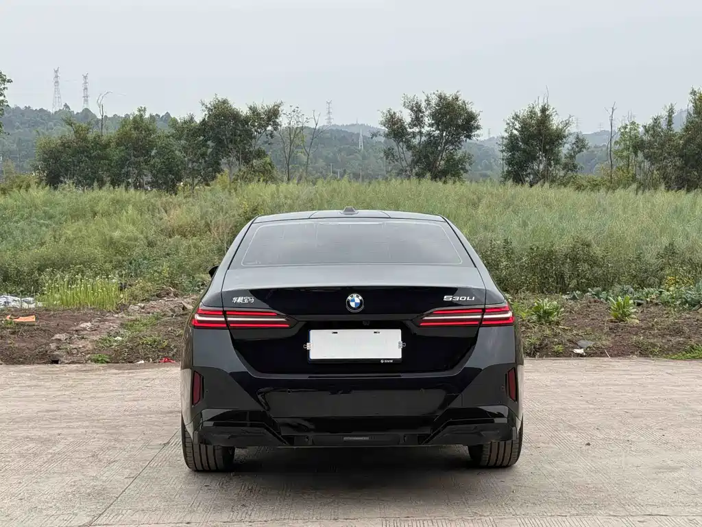 BMW 5 Series 2025 530Li Leading M Sports Package купить на сайте DeffCars