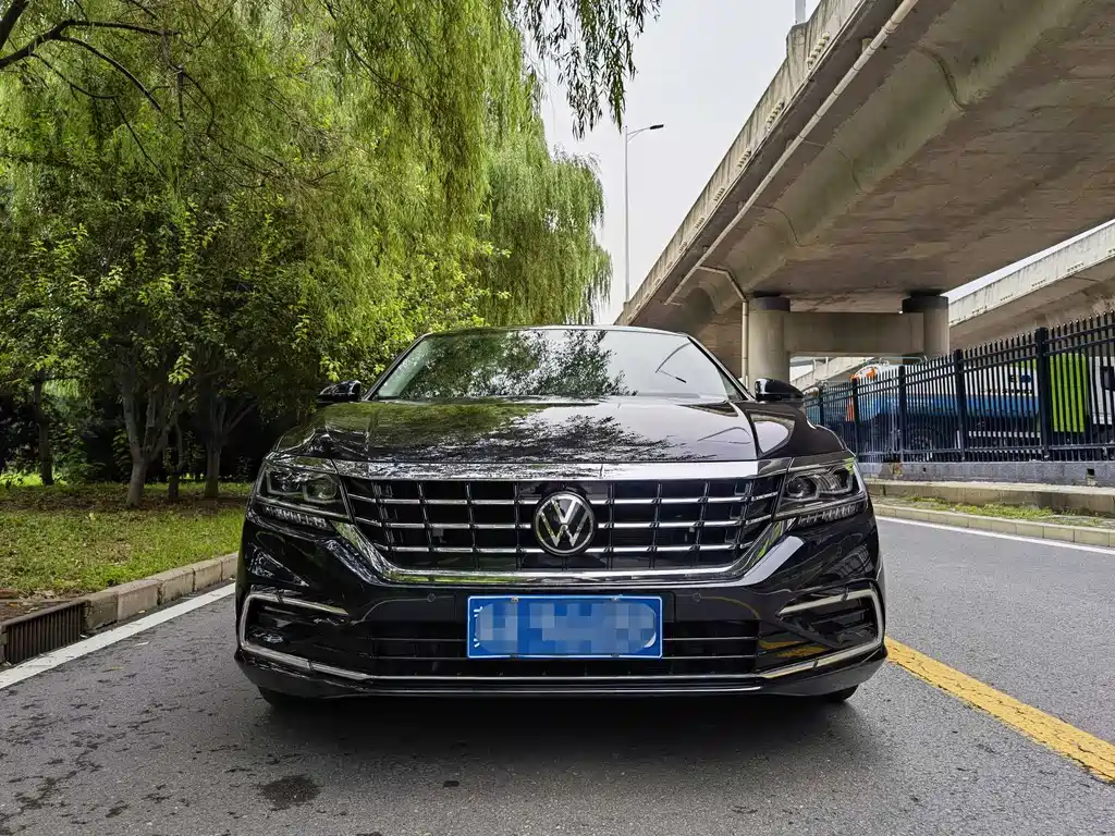 Passat 2022 330TSI Deluxe Edition купить на сайте DeffCars