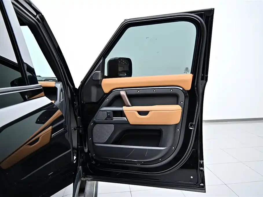 Land Rover Defender 2024 110 3.0T P400 X-DYNAMIC HSE купить на сайте DeffCars
