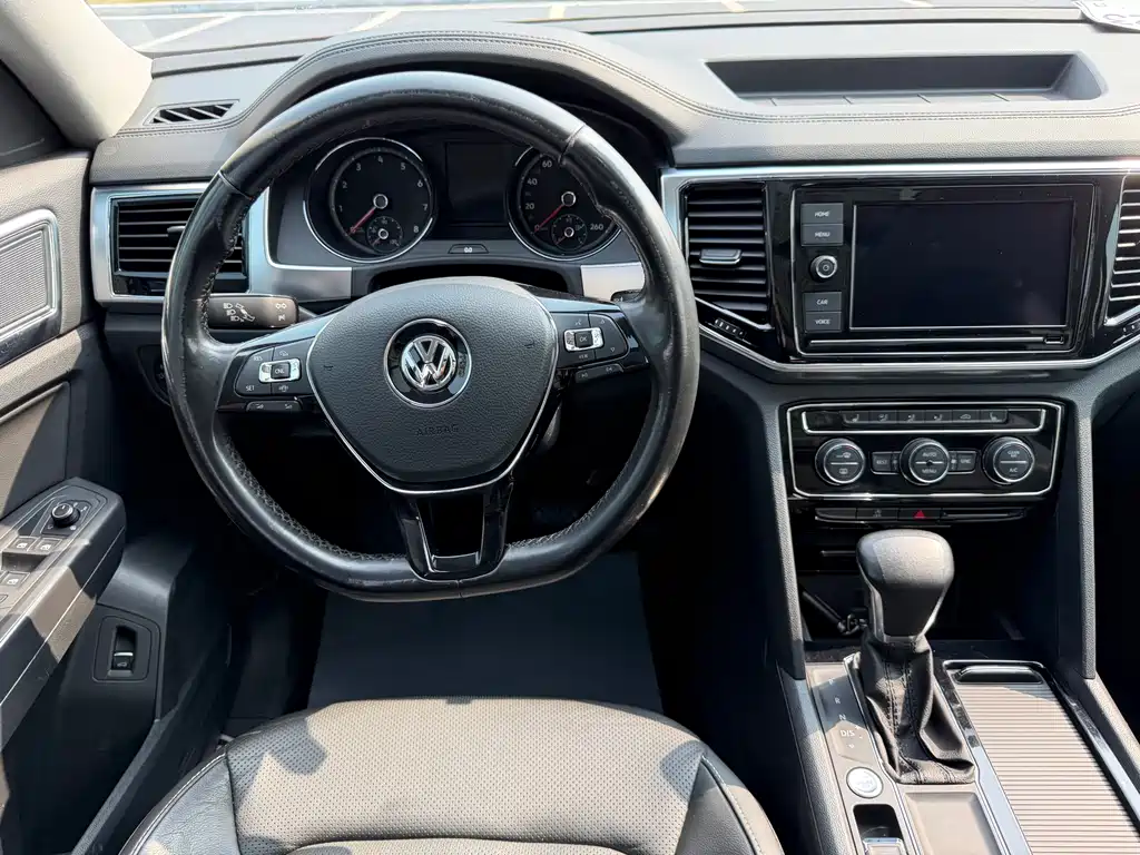 Touron 2019 330TSI 2WD Deluxe Edition National VI купить на сайте DeffCars