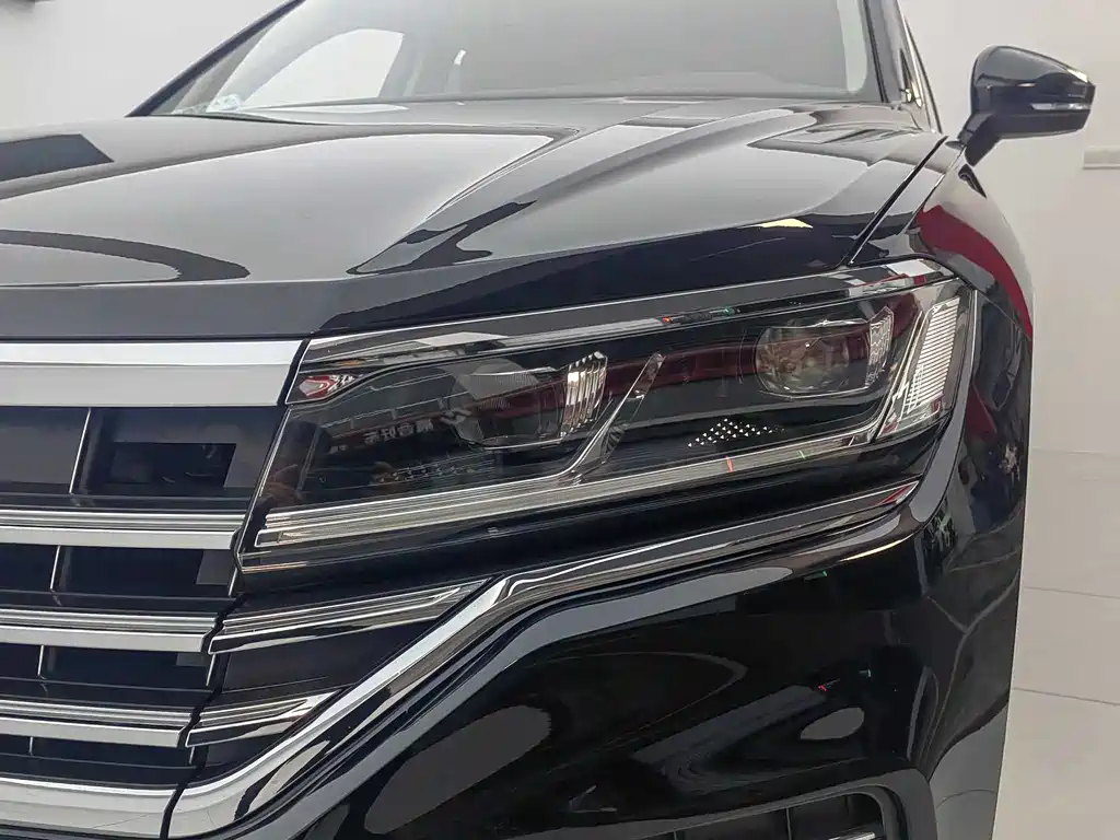 Touareg 2019 2.0TSI Sharp Wing Edition National VI купить на сайте DeffCars