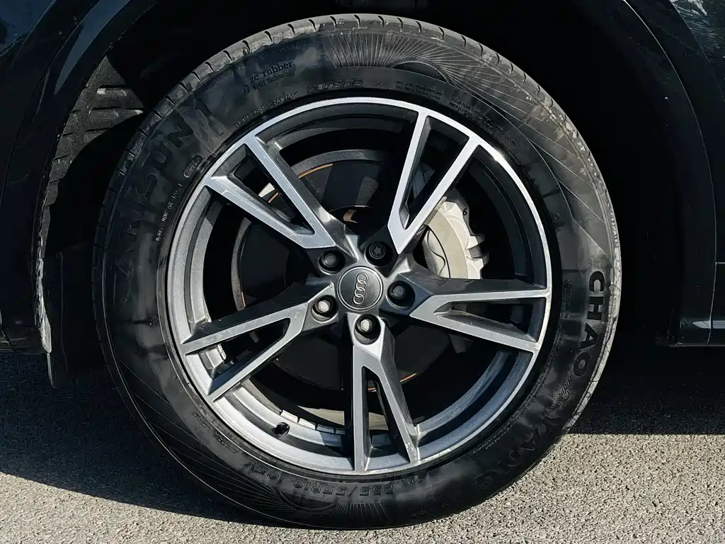 Audi Q5L 2020 40 TFSI enjoys fashionable style купить на сайте DeffCars