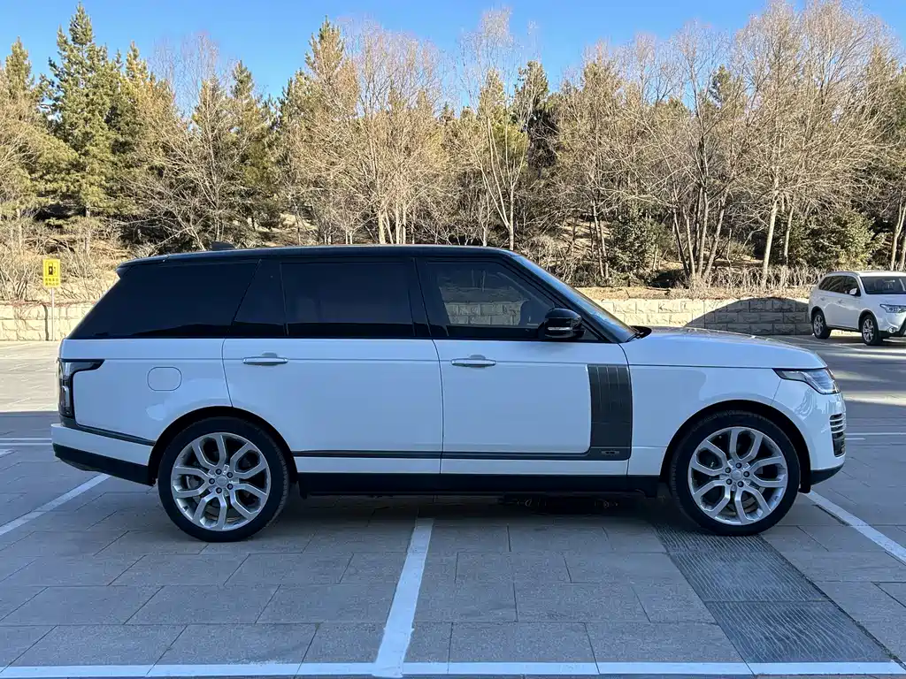 Range Rover 2022 3.0 L6 400PS Legendary Extended Classic Edition купить на сайте DeffCars