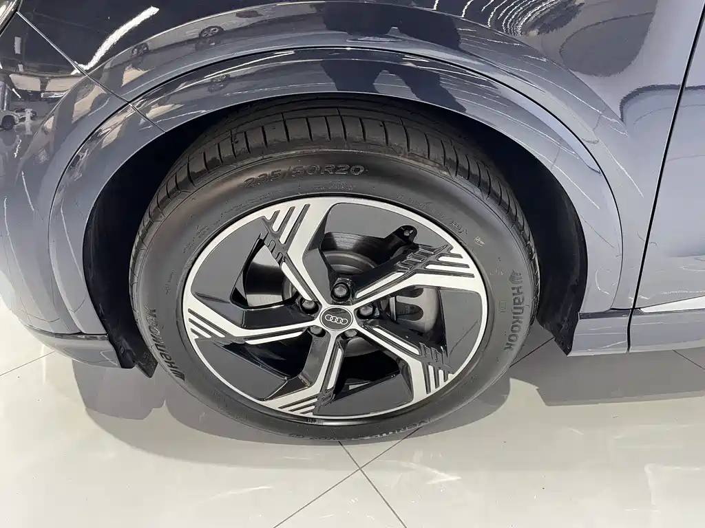 Audi Q4 e-tron 2024 40 e-tron Creative Edition купить на сайте DeffCars