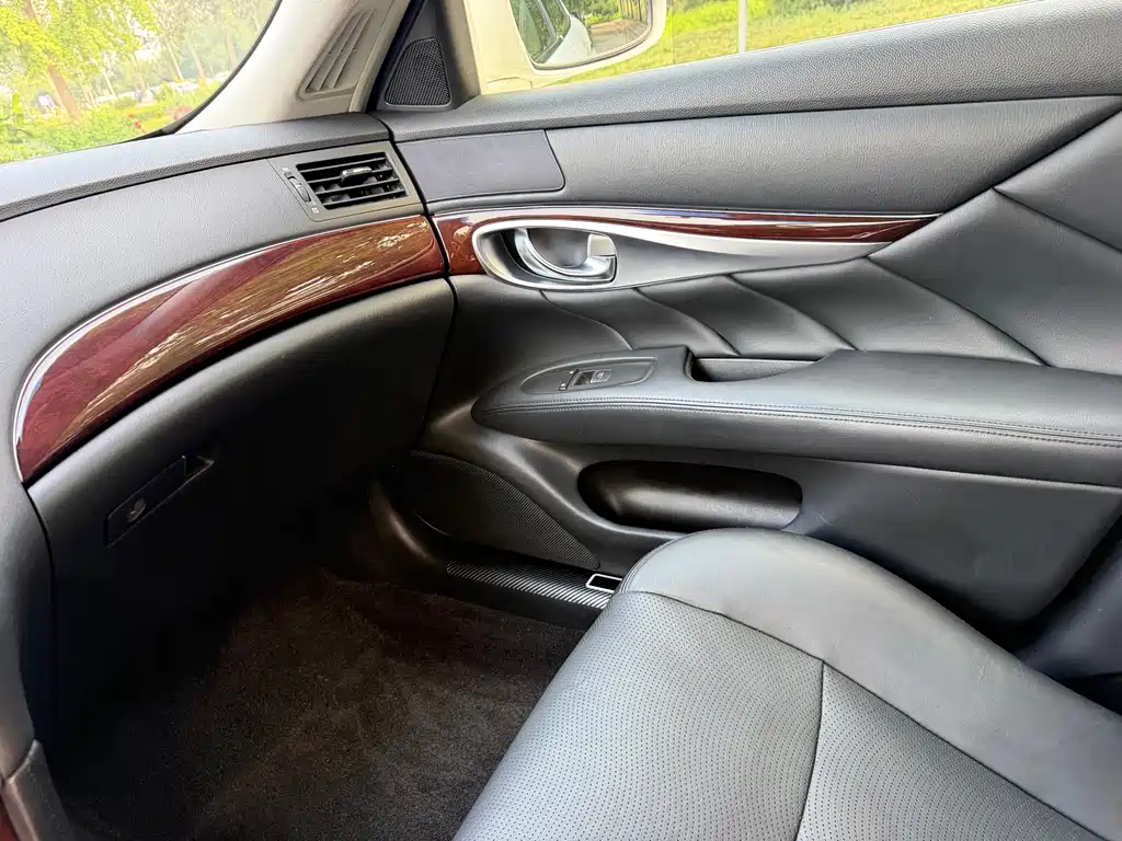 Infinity Q70 2013 Q70L 2.5L Deluxe Edition купить на сайте DeffCars