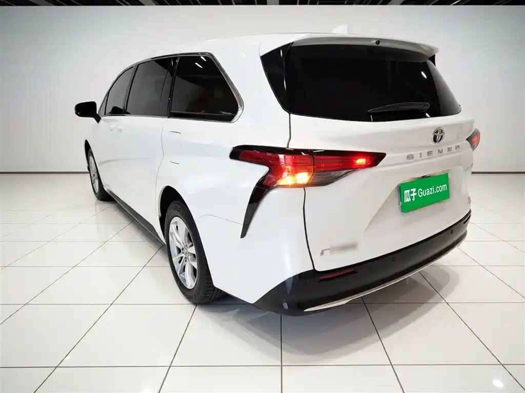 SIENNA 2023 2.5L Hybrid Deluxe Edition купить на сайте DeffCars