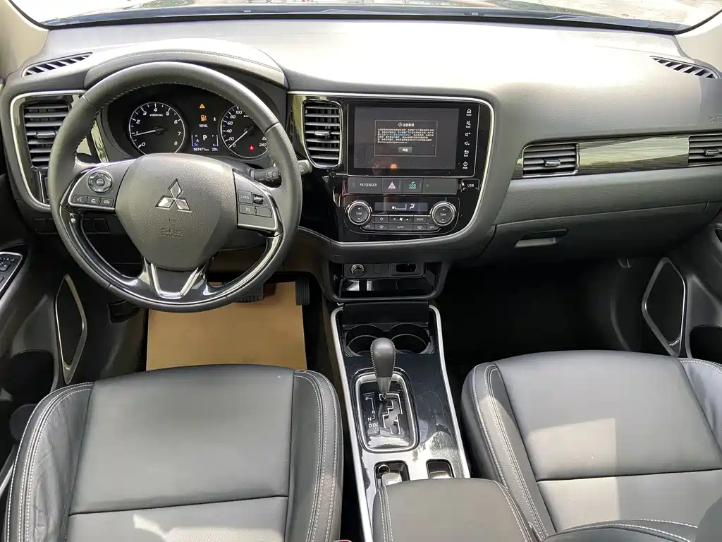 Outlander 2020 2.0L 2WD Enjoy Edition 7 seats купить на сайте DeffCars