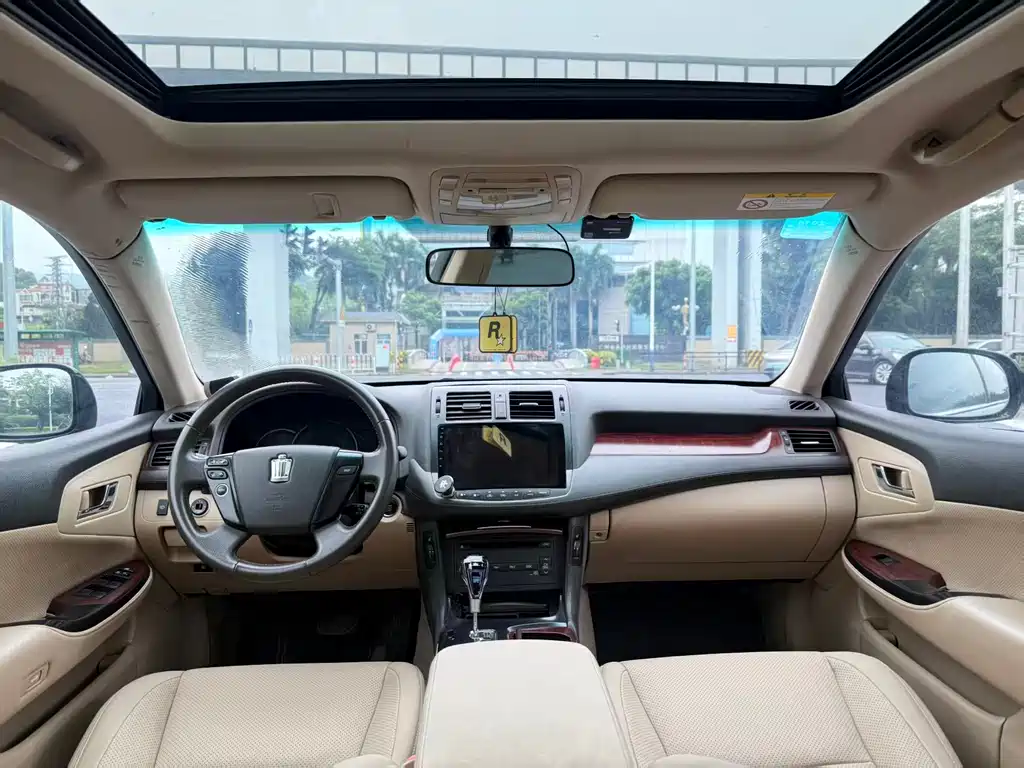 Crown 2010 2.5L Royal leather sunroof navigation version купить на сайте DeffCars