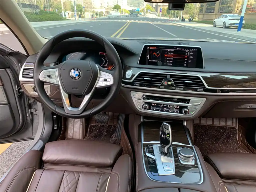 BMW 7 Series 2021 730Li Luxury Package купить на сайте DeffCars