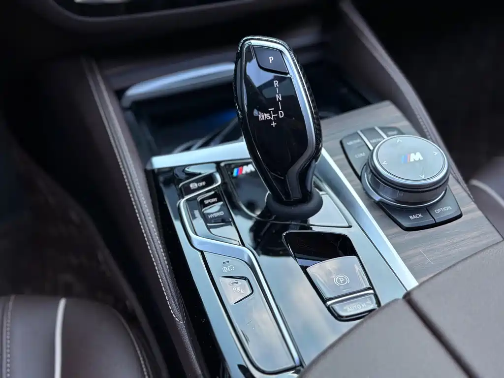 BMW 5 Series New Energy 2021 535Le Luxury Package купить на сайте DeffCars