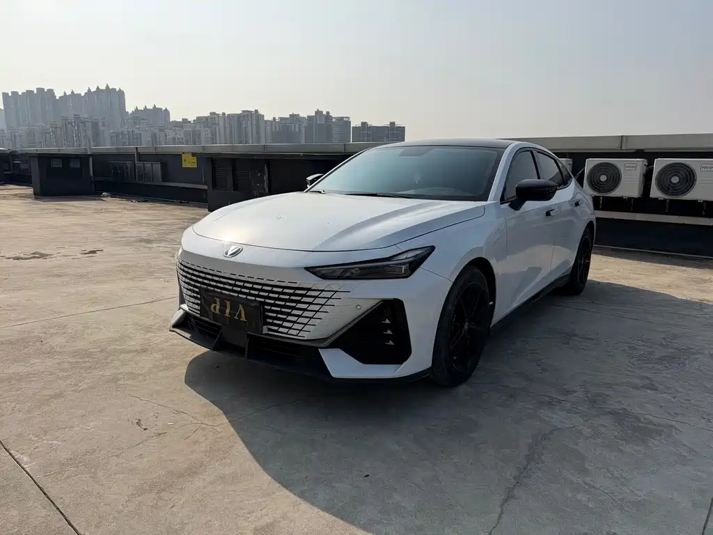 Changan UNI-V 2022 1.5T premium model купить на сайте DeffCars