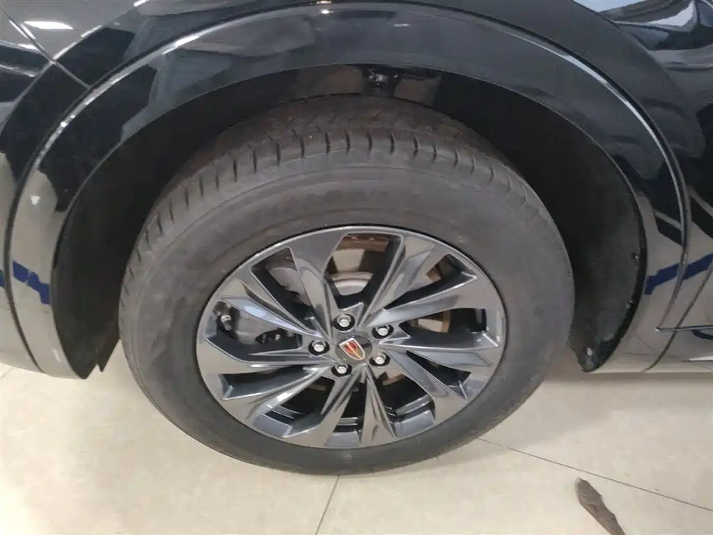 Hongqi HS5 2023 2.0T Qixiang Pro version купить на сайте DeffCars