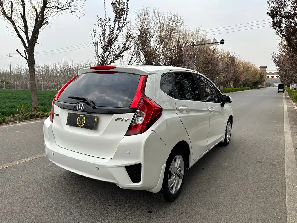 Fit 2016 1.5L SE CVT fashion model купить на сайте DeffCars