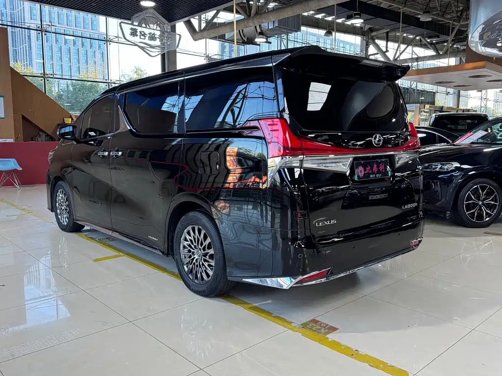 Lexus LM 2020 300h seven-seater elegant version купить на сайте DeffCars