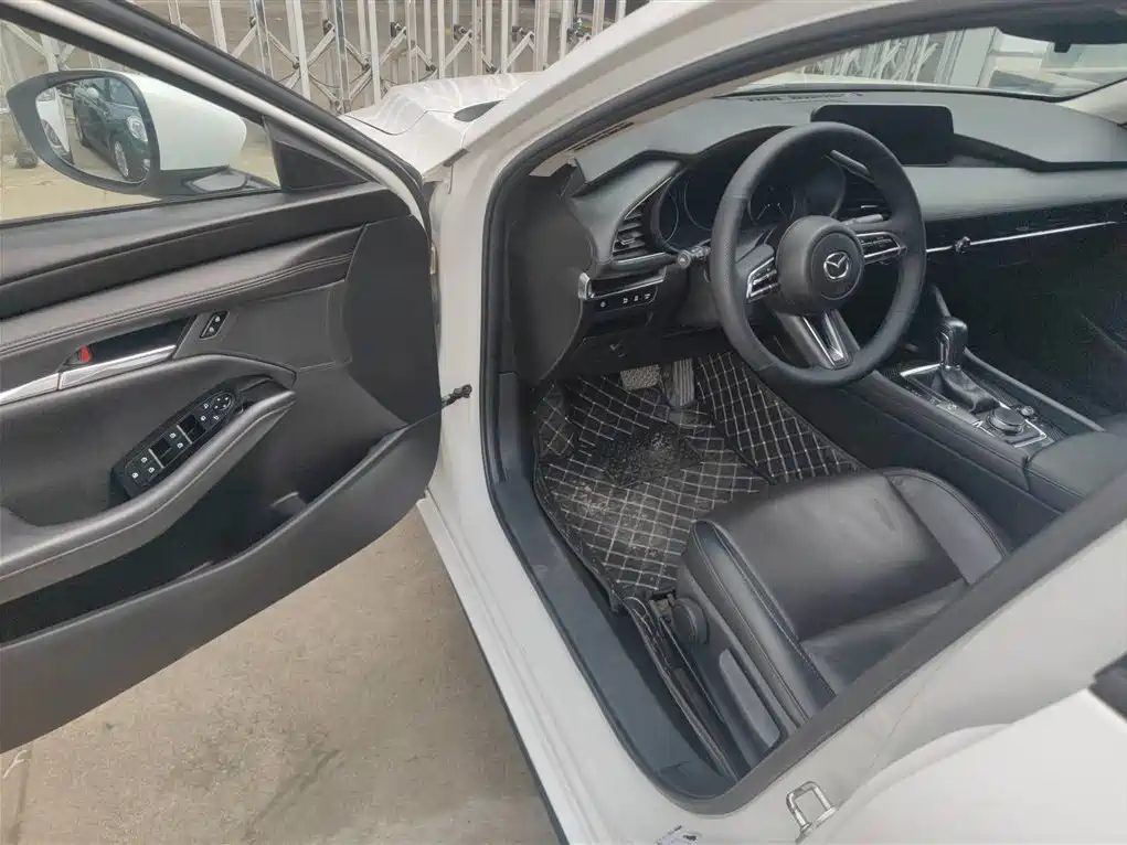 Mazda3 Angkesela 2022 2.0L Automatic Premium Edition купить на сайте DeffCars