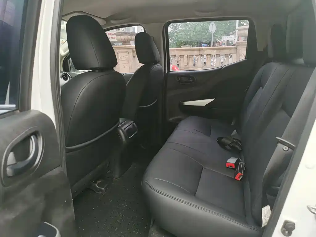 Navara 2021 2.5L manual two-wheel drive comfort model QR25 купить на сайте DeffCars
