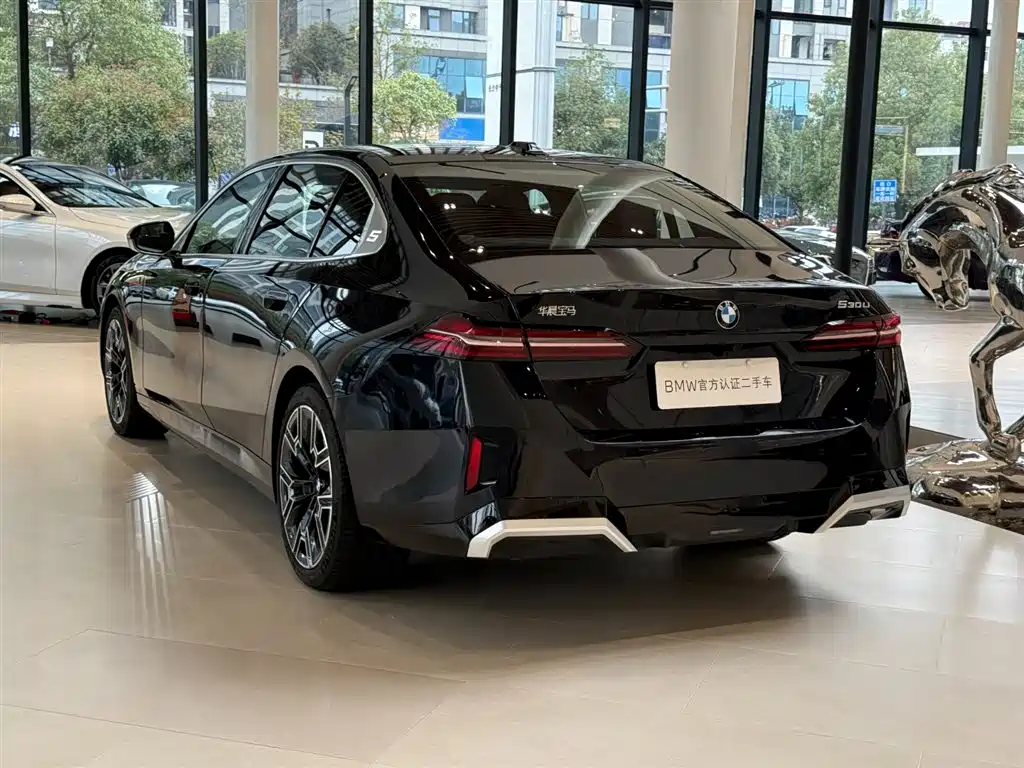 BMW 5 Series 2025 530Li Exclusive M Sports Package купить на сайте DeffCars
