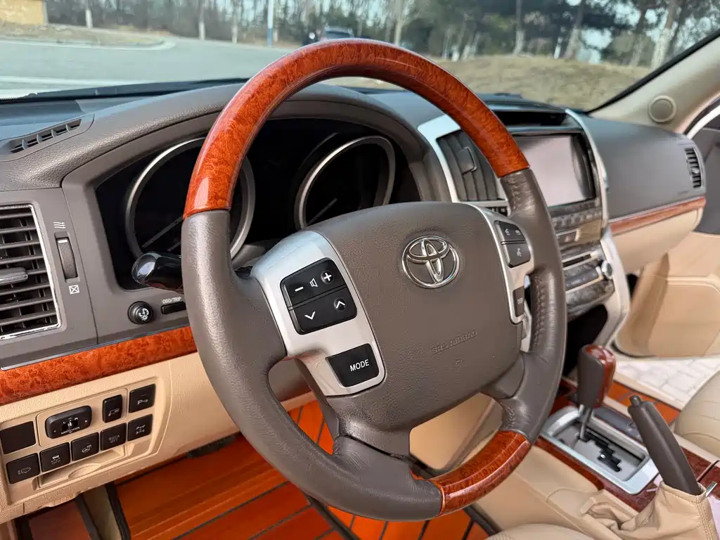 Land Cruiser 2012 4.6L automatic VX-R купить на сайте DeffCars