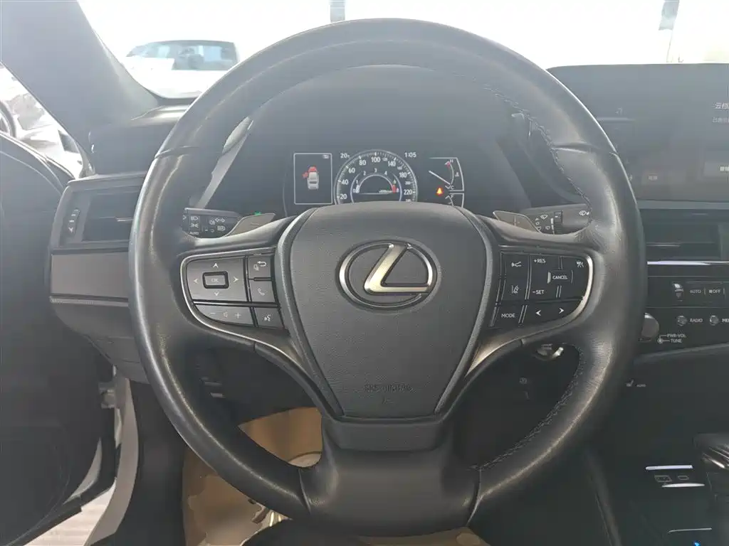 Lexus ES 2022 200 Excellence Edition купить на сайте DeffCars