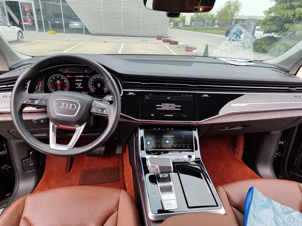 Audi Q7 2023 55 TFSI quattro S line sports version купить на сайте DeffCars