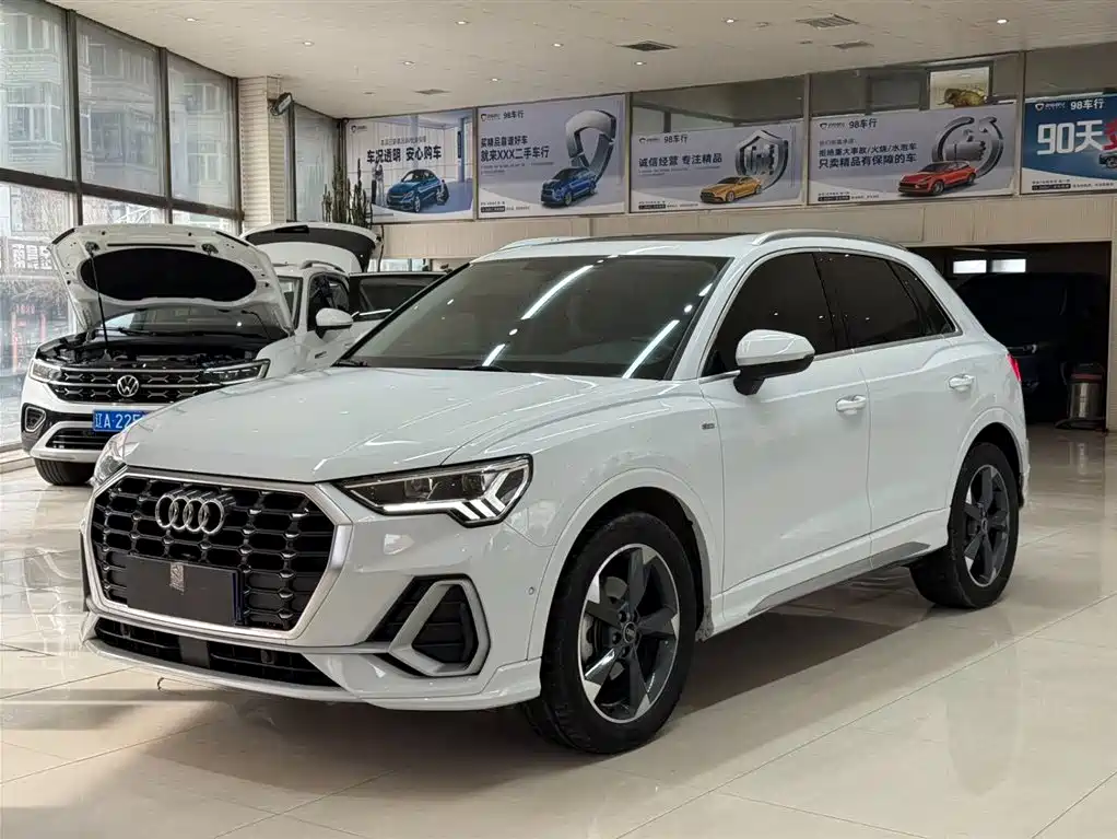 Audi Q3 2022 35 TFSI Fashionable and Dynamic купить на сайте DeffCars