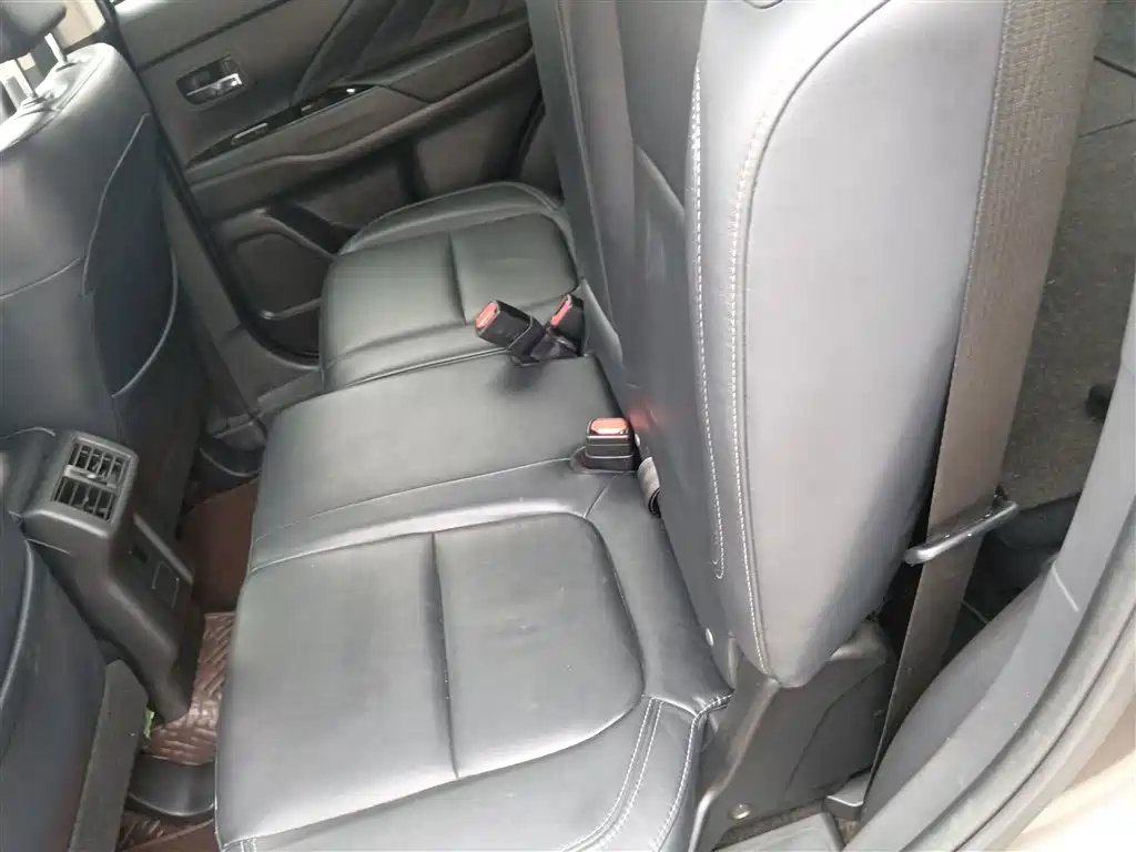 Outlander 2019 2.4L four-wheel drive exclusive version, 7 seats, National V купить на сайте DeffCars