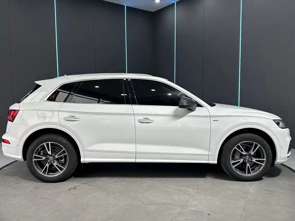 Audi Q5L 2020 45 TFSI exclusive fashion model купить на сайте DeffCars