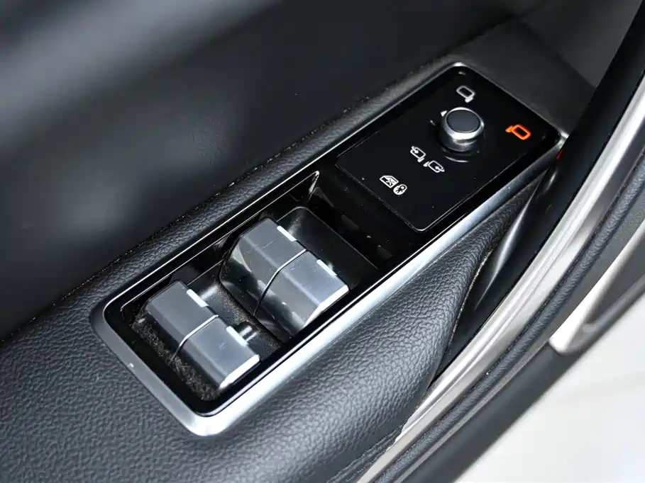 Jaguar XFL 2023 XFL 2.0T P200 2WD Elite Deluxe Edition купить на сайте DeffCars