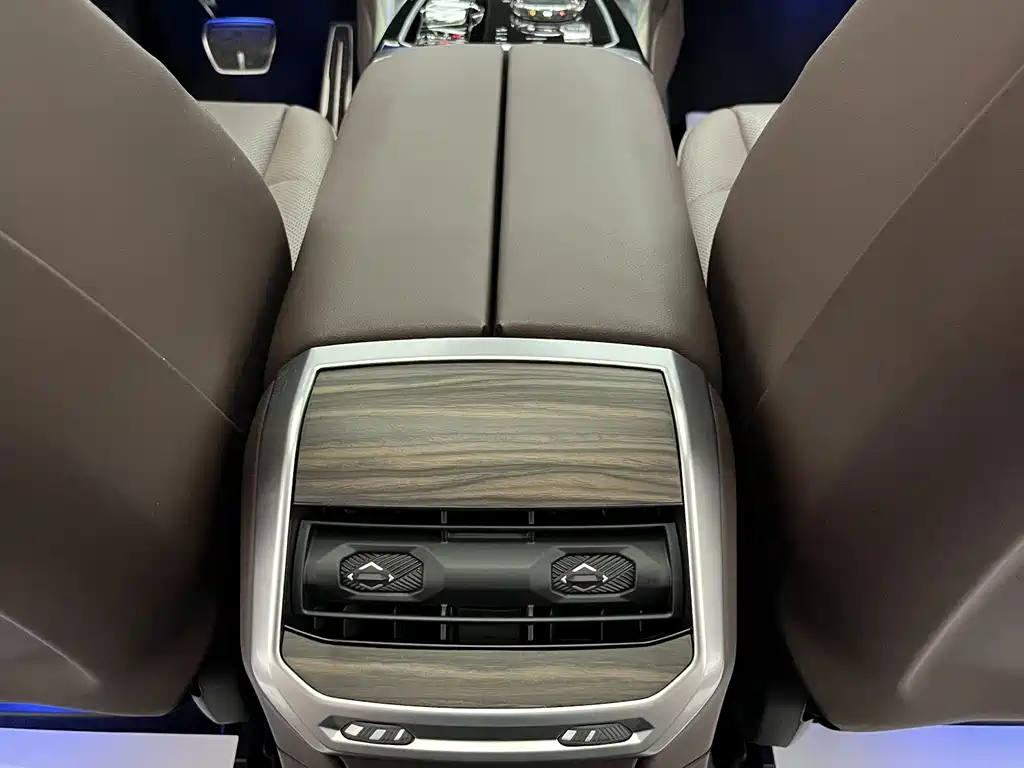 BMW 7 Series 2023 735Li M Sports Package купить на сайте DeffCars