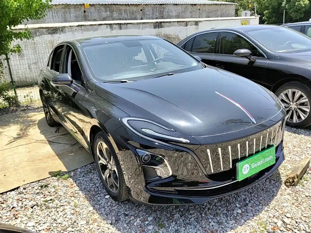 Hongqi E-QM5 2023 facelift basic travel version купить на сайте DeffCars