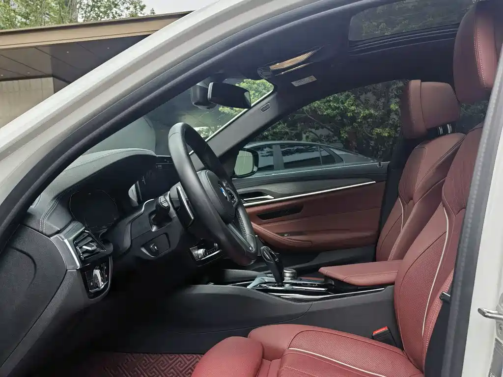 BMW 5 Series 2021 530Li Exclusive M Sports Package купить на сайте DeffCars