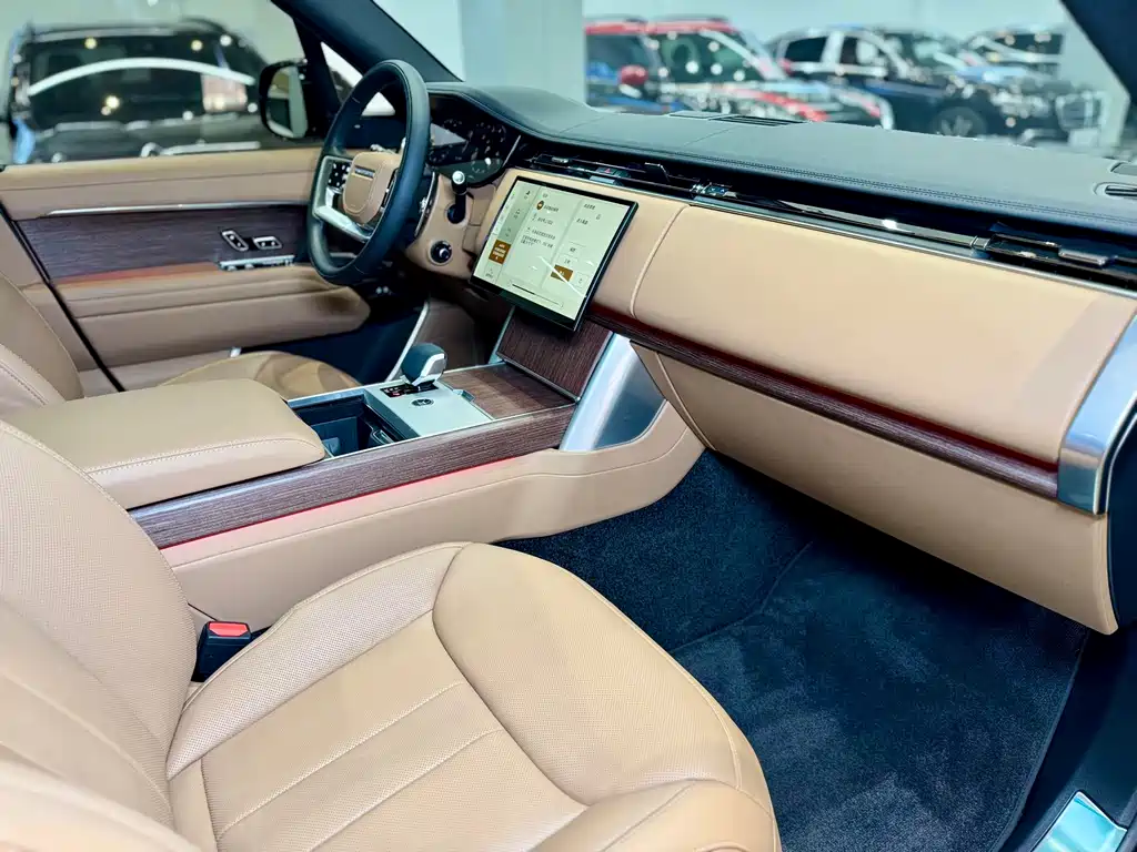Range Rover 2024 3.0 L6 400PS Extended Edition, seven seats купить на сайте DeffCars