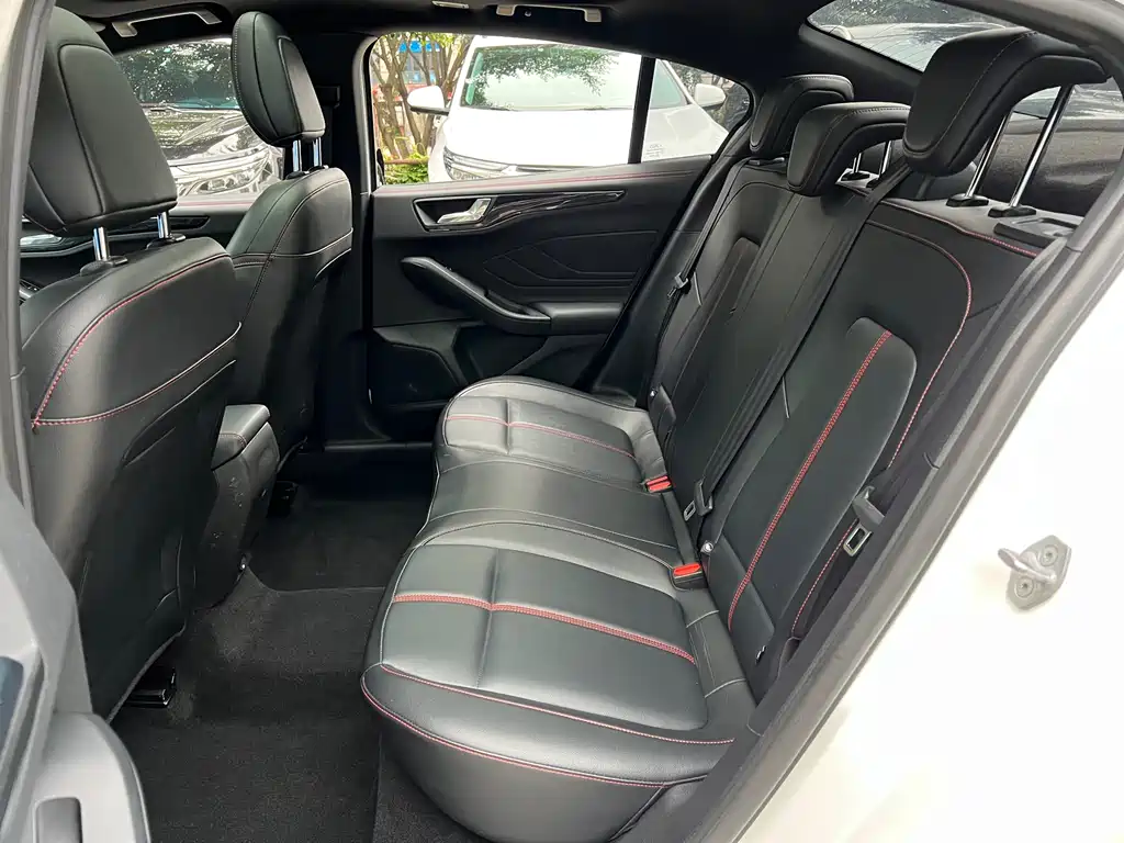 Focus 2022 Sedan EcoBoost 180 Automatic ST Line купить на сайте DeffCars