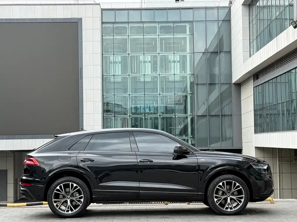 Audi Q8 2022 55 TFSI luxury and dynamic model купить на сайте DeffCars