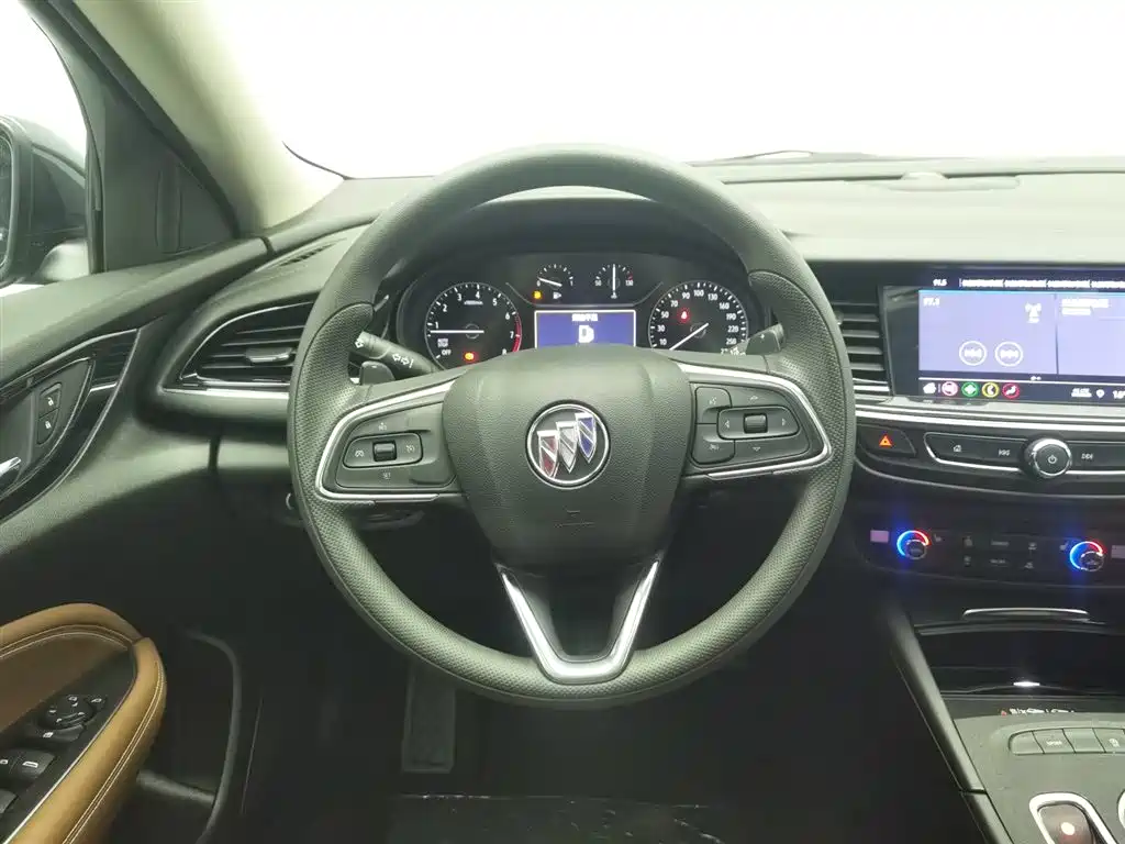 Regal 2022 552T smart model купить на сайте DeffCars