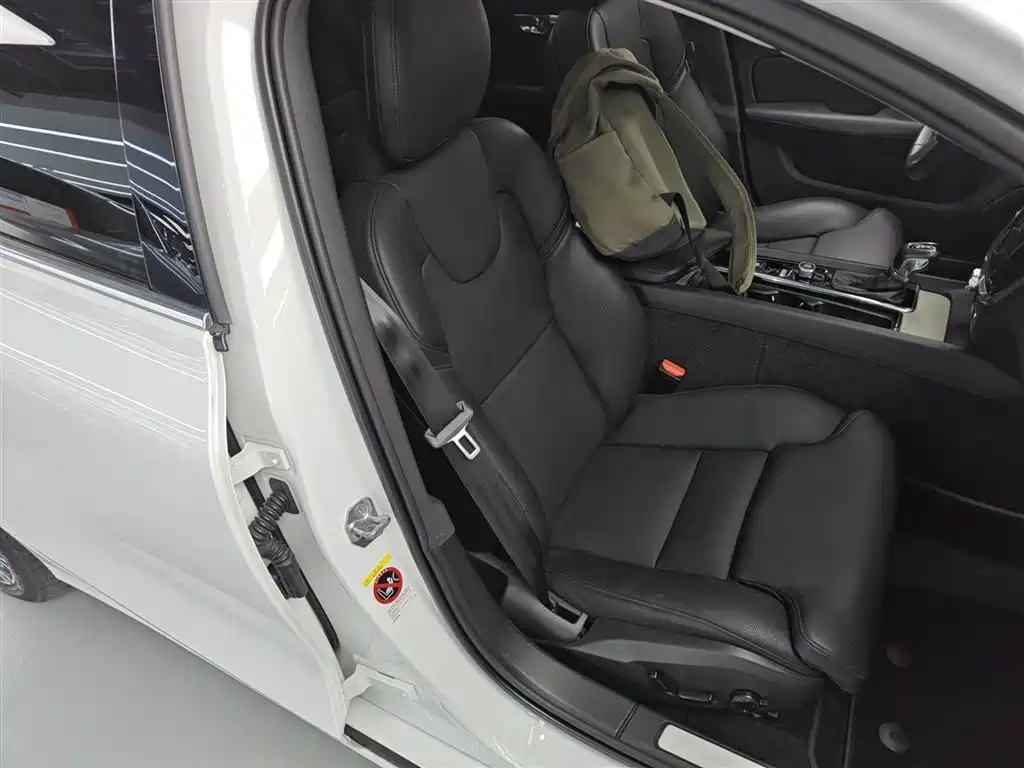 Volvo S60 2020 T4 Zhiyuan Luxury Edition купить на сайте DeffCars