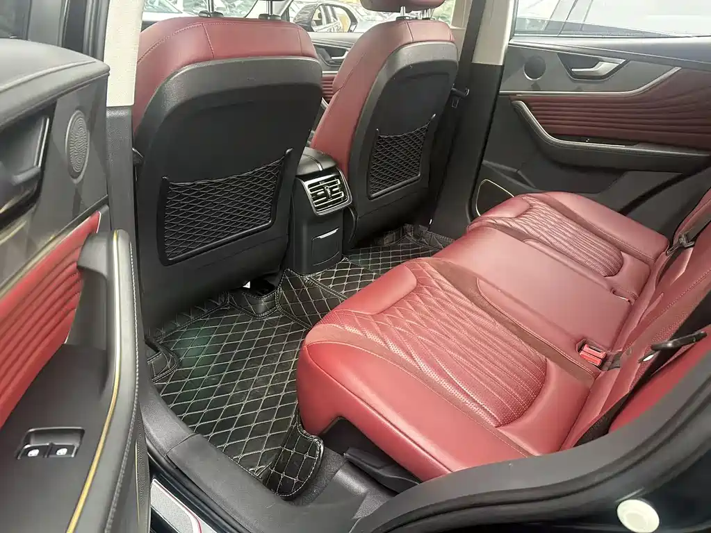 Hongqi HS5 2023 2.0T Qixiang Pro version купить на сайте DeffCars