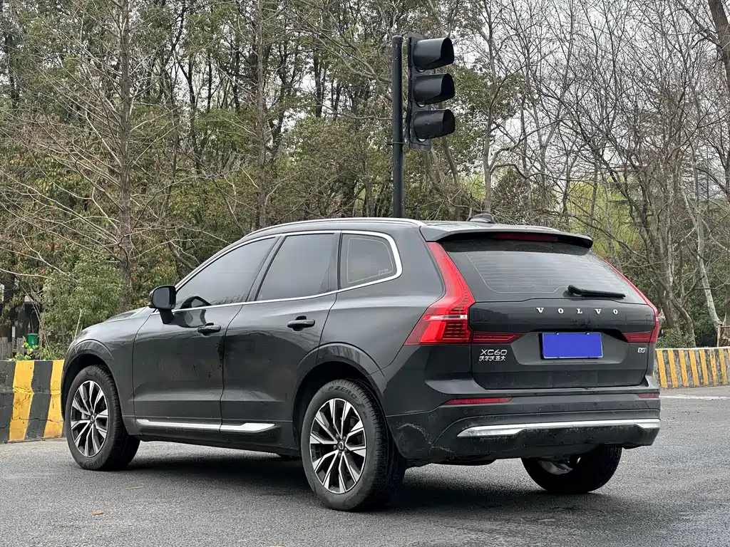 Volvo XC60 2025 B5 four-wheel drive Zhiyuan luxury version купить на сайте DeffCars