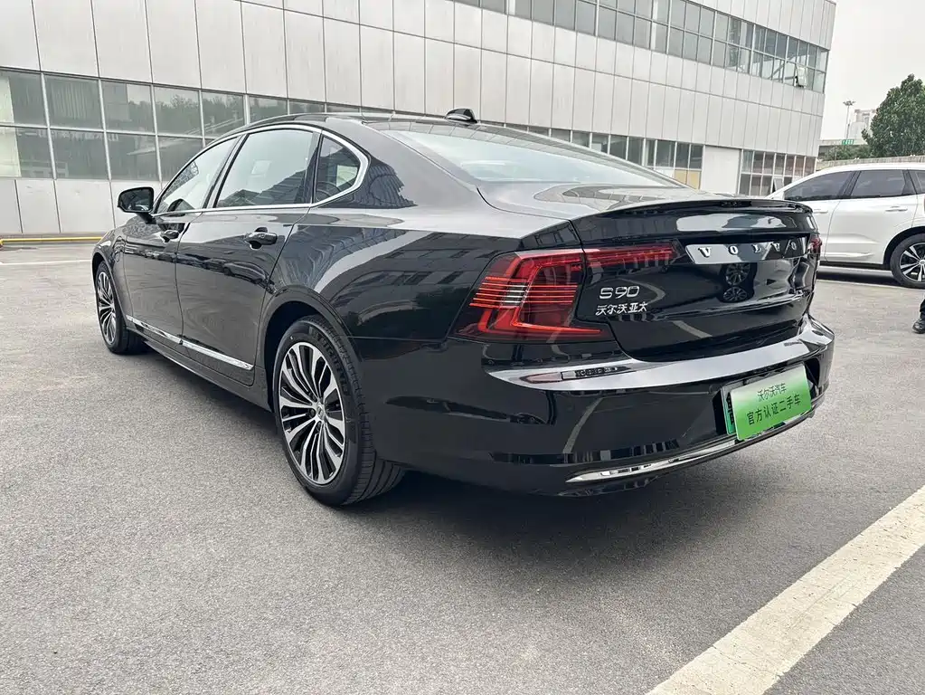 Volvo S90 plug-in hybrid 2024 plug-in hybrid four-wheel drive long range Zhiyi luxury version купить на сайте DeffCars